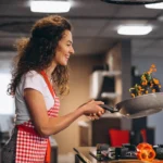 mujer cocinando